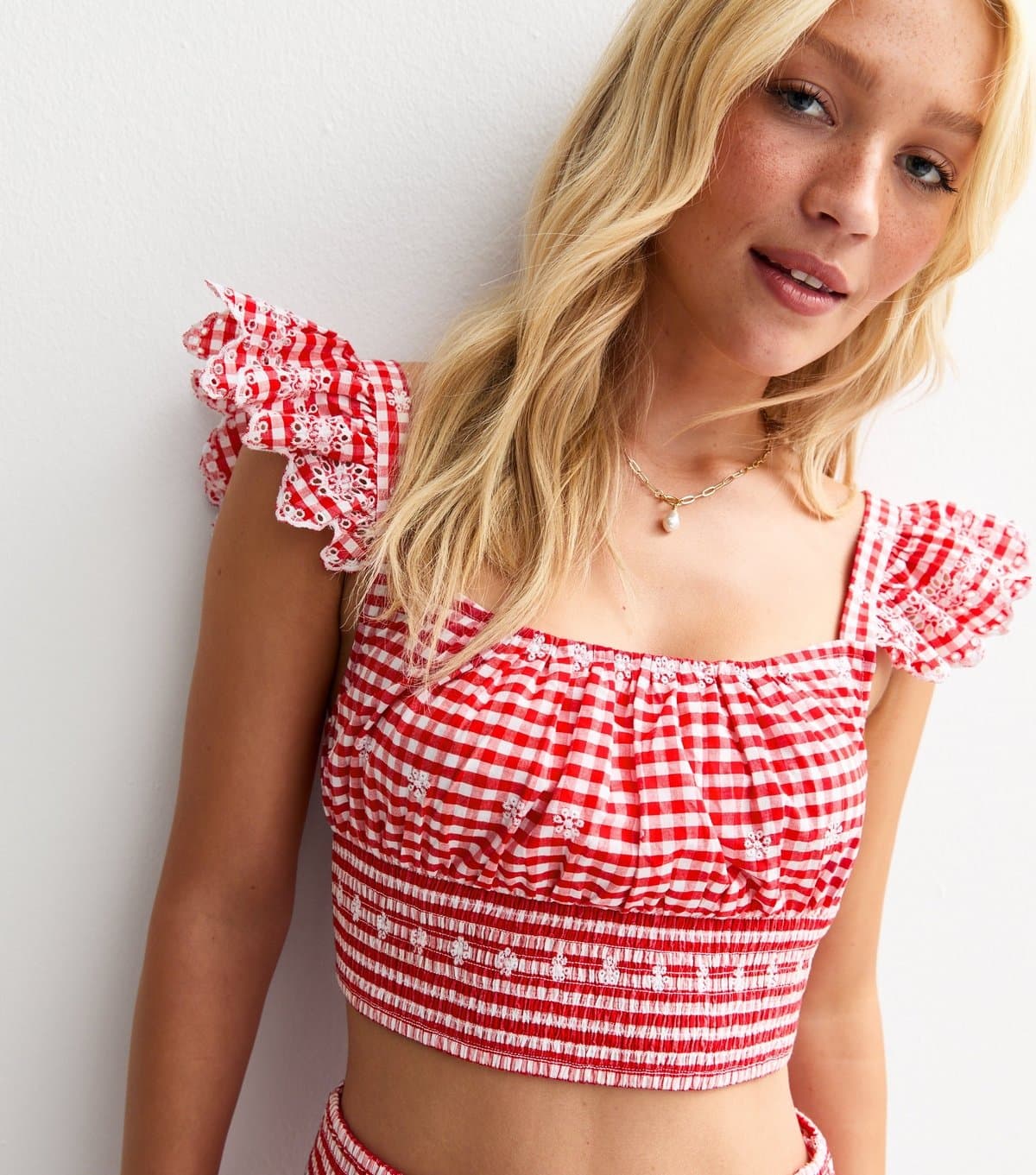 New Look Women's Red Checked Broderie Anglaise Cropped Top New Look