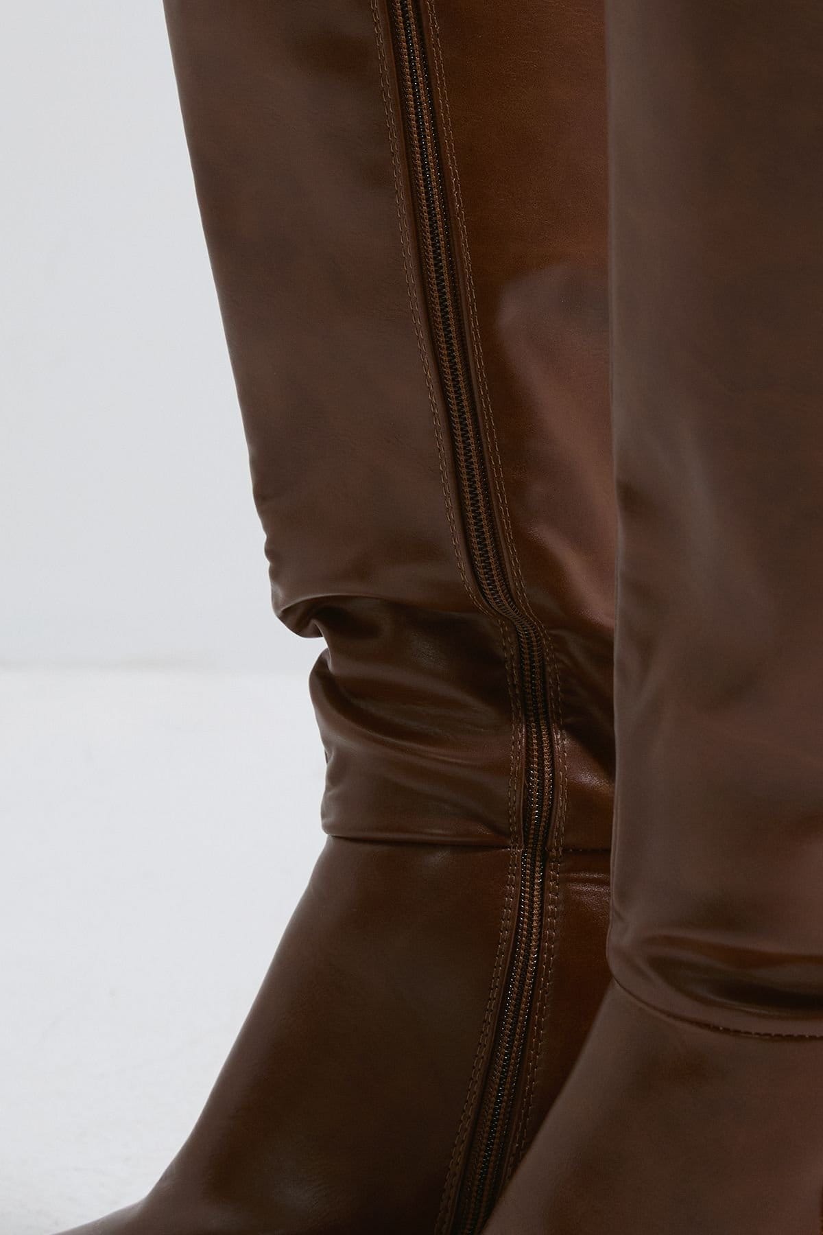 Dorothy Perkins Dorothy Perkins Women's Kristen Faux Leather Square Toe High Heel Knee Boots in Dark Tan - 4