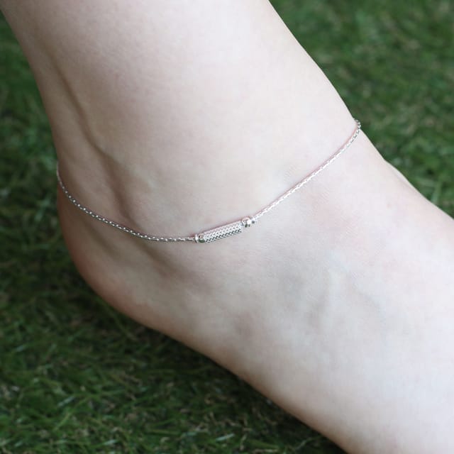 The Colourful Aura The Colourful Aura Women's Pure Silver Slim Minimalistic Indie Boho Silver Indian Payal Anklet - 2