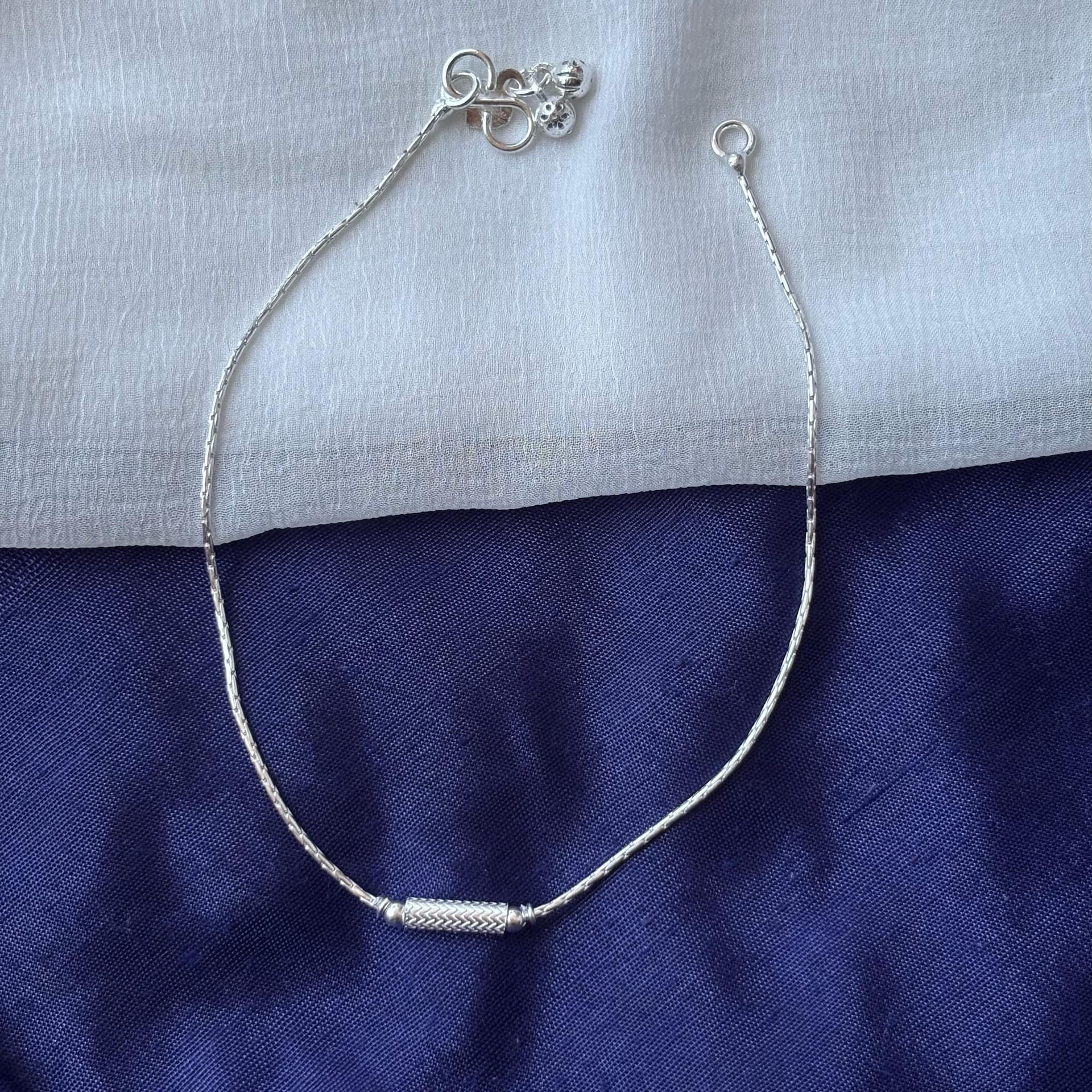 The Colourful Aura The Colourful Aura Women's Pure Silver Slim Minimalistic Indie Boho Silver Indian Payal Anklet - 4