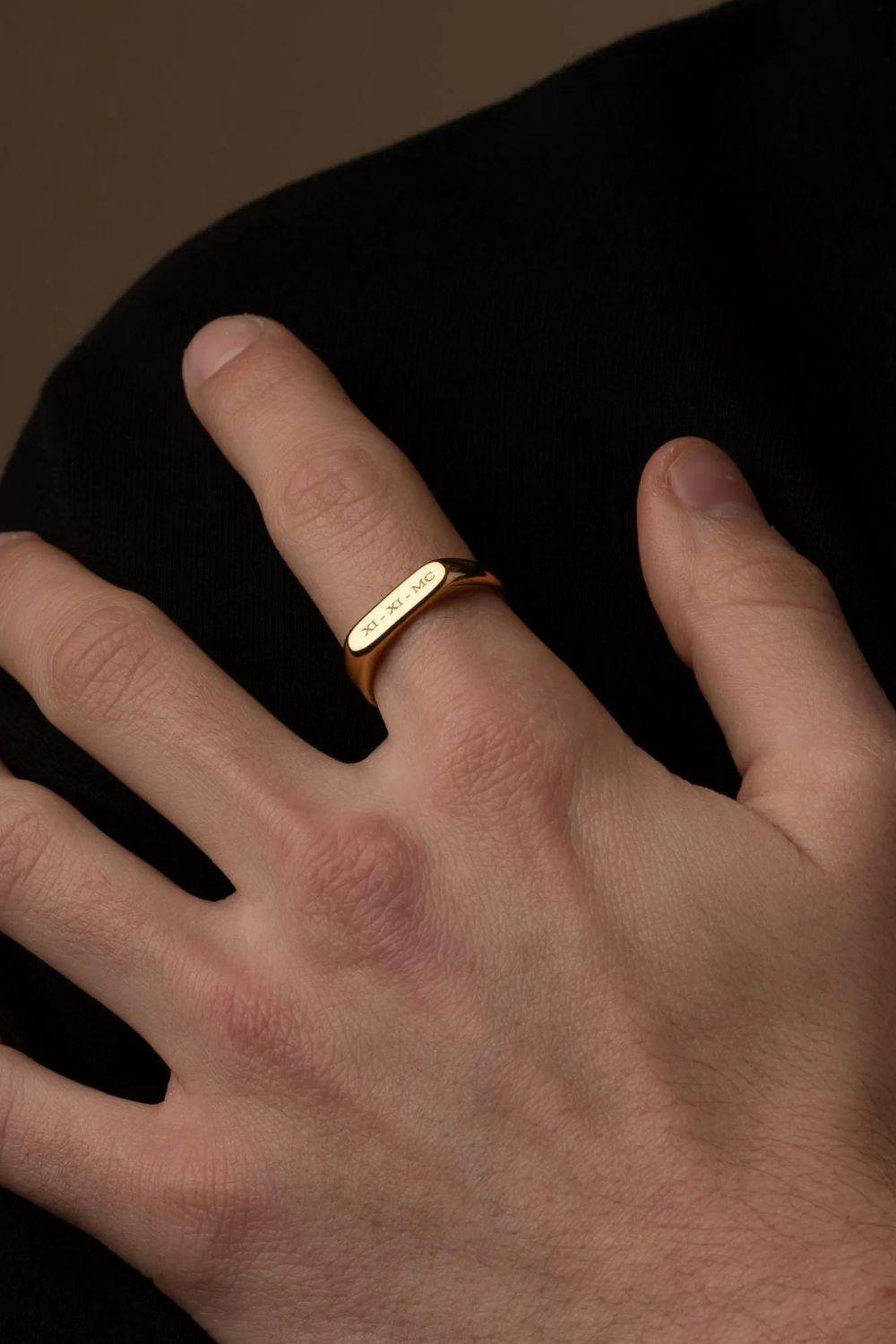 Outrage London Outrage London Men's 18K Gold Personalised Thin Signet Ring - 3