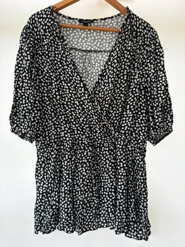 New Look New Look Curves Black Ditsy Floral Peplum Blouse – Size UK 28