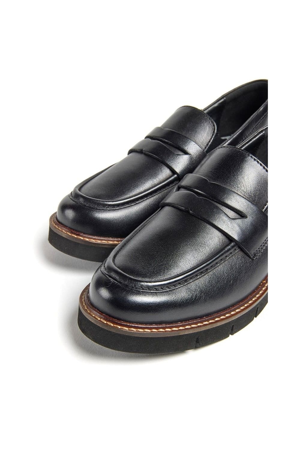 Pod Pod Women's Kaltin Loafer in True Black - 4