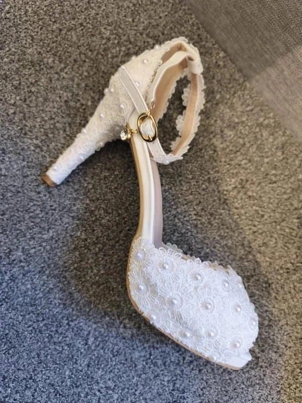 Crystal Queen Crystal Queen White Lace Pearl Wedding Heels – Size UK 9 / EU 42