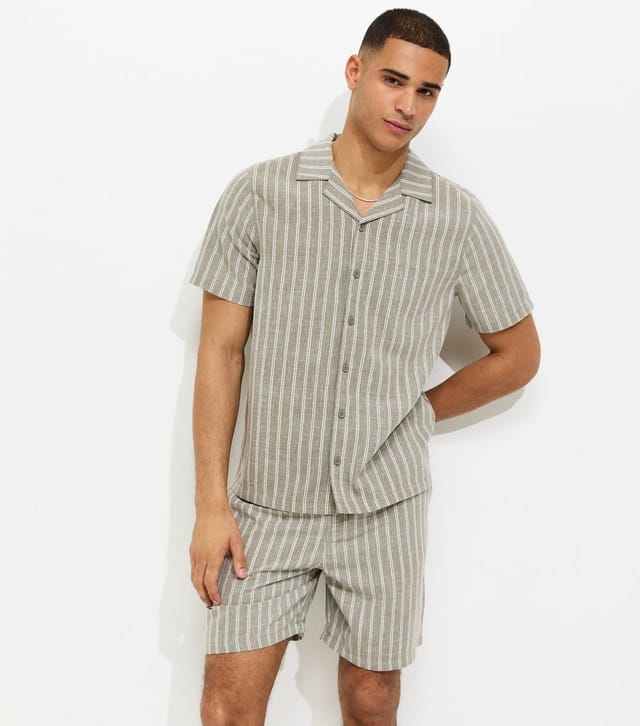 New Look Men's Green Short Sleeve Stripe Regular Longline Shirt New Look - 2