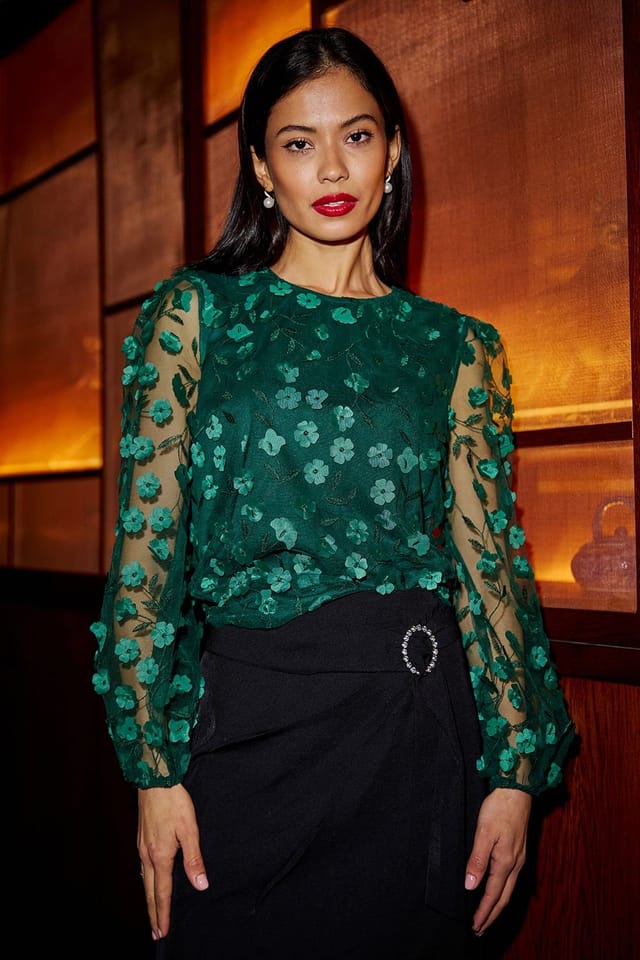 Yumi Yumi Women's Green Sheer Sleeve Applique Flower Top - 2