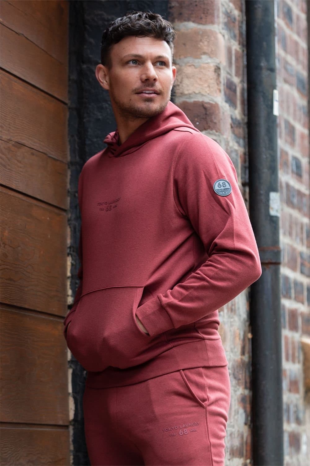 Tokyo Laundry Tokyo Laundry Men's Cotton Blend Kangaroo Pocket Hoody in Red