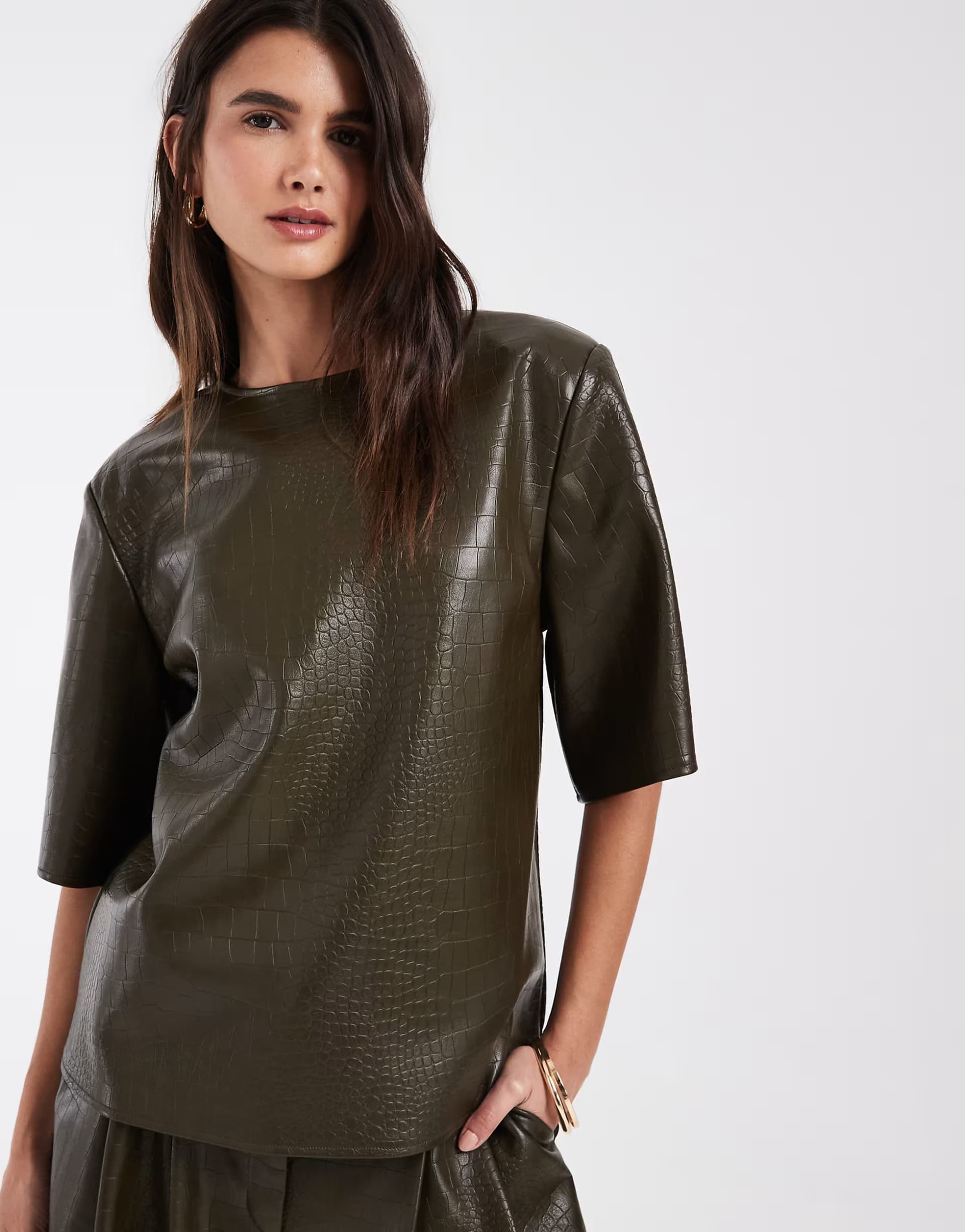 ASOS ASOS DESIGN Tailored faux leather strong shoulder tee in olive croc
