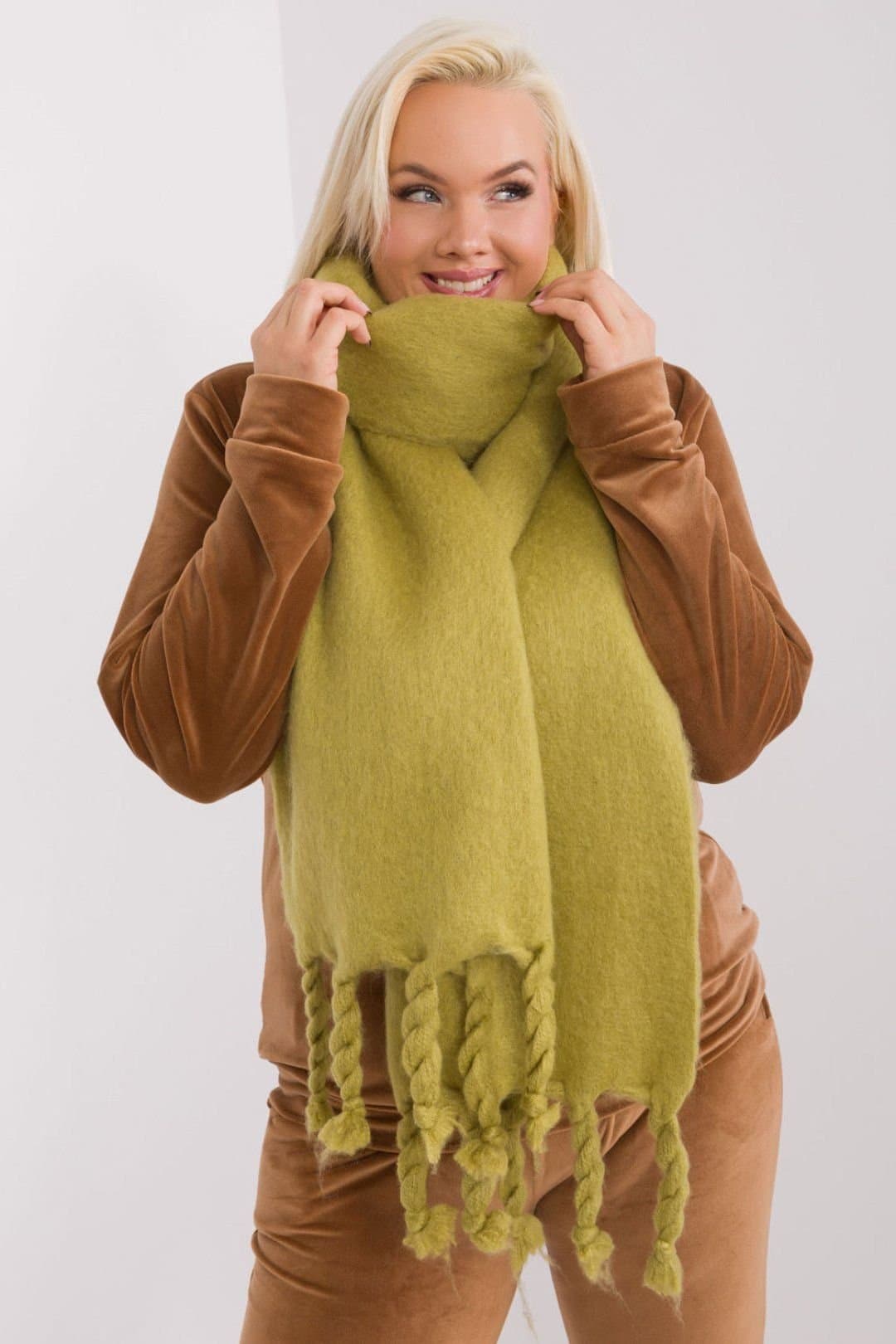 Love Lace Love Lace Women's Smooth Polyester Tassel Winter Scarf for Everyday Wear Wrap in Green