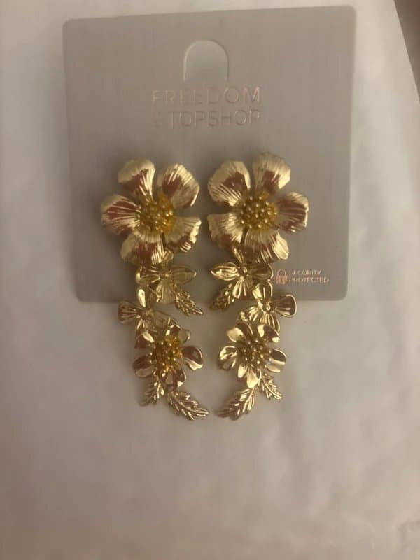 Topshop Ladies pretty gold flower dangle summer holiday earrings new freedom at Topshop