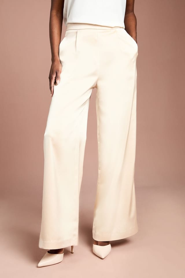 Coast Coast Women's Satin Flare Trouser in Champagne - 2
