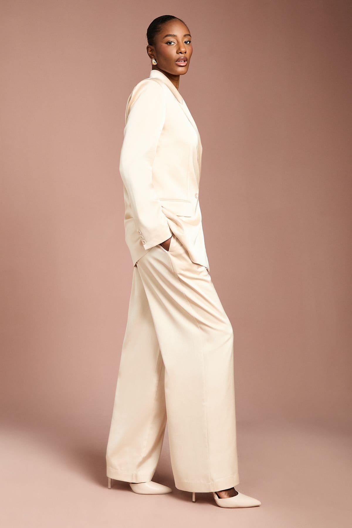 Coast Coast Women's Satin Flare Trouser in Champagne - 4