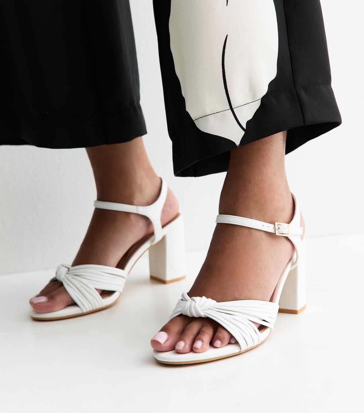 New Look Women's Wide Fit White Knot Strap Block Heel Sandals Vegan New Look