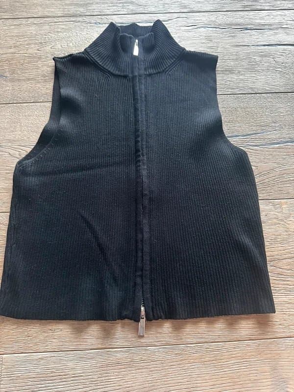 Bershka Bershka Black Ribbed Knit Zip-Up Vest – Size M