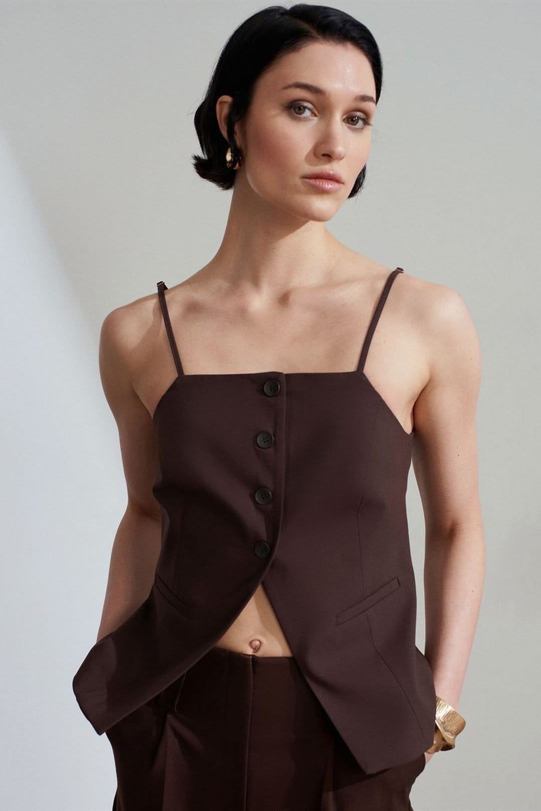 Dilvin Chocolate Crepe Waistcoat With Square Collar