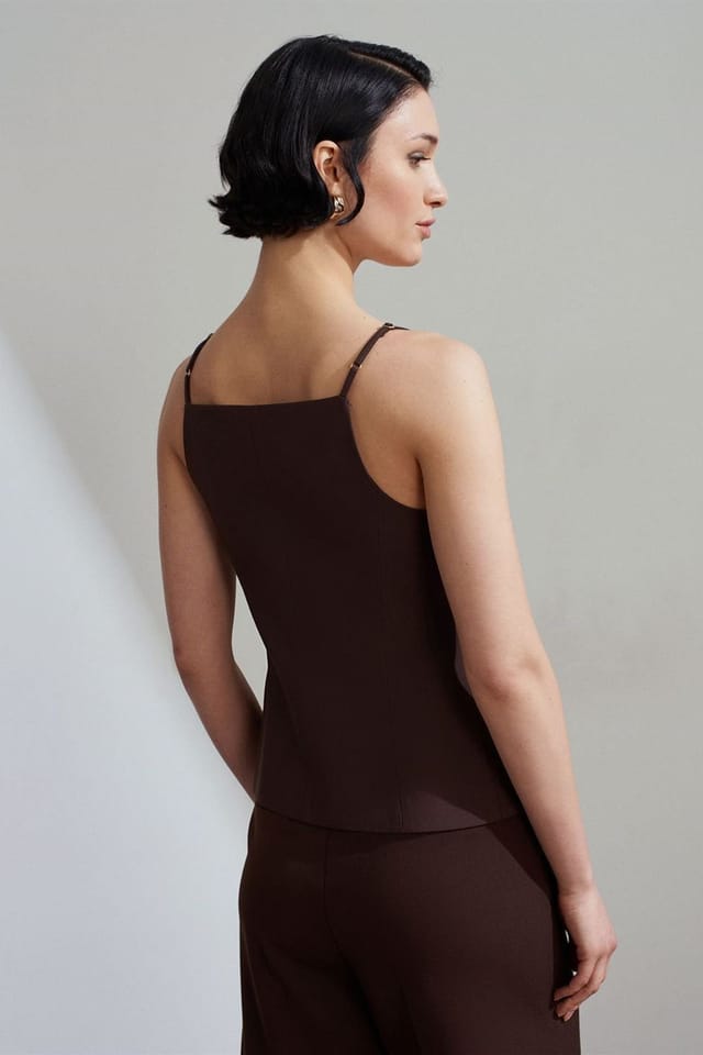 Dilvin Dilvin Women's Fitted Crepe Waistcoat With Square Collar in Chocolate - 2
