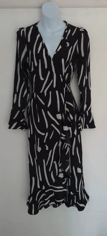 Pretty Lavish Pretty Lavish monochrome abstract midaxi wrap dress UK size 8 - 1