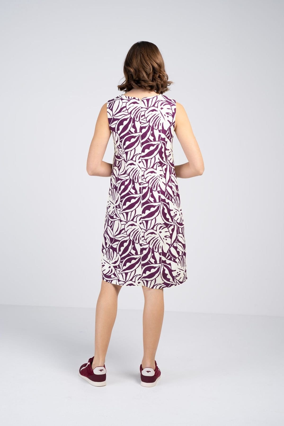 Kettlewell Kettlewell Women's Sleeveless Printed Linen Shift Dress in Plum - 4