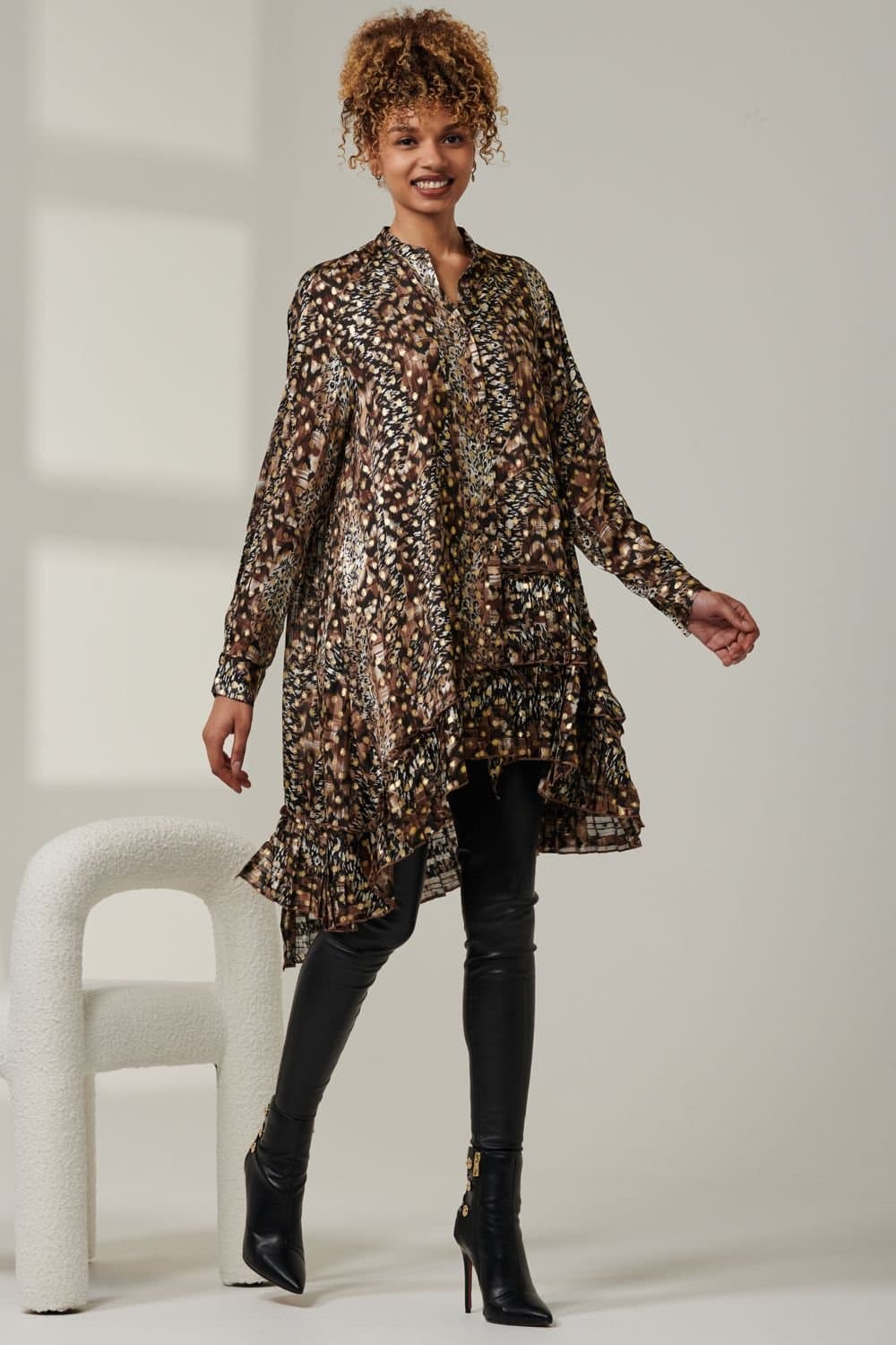 Jolie Moi Jolie Moi Women's Metallic Dot Asymmetric Hem Shirt