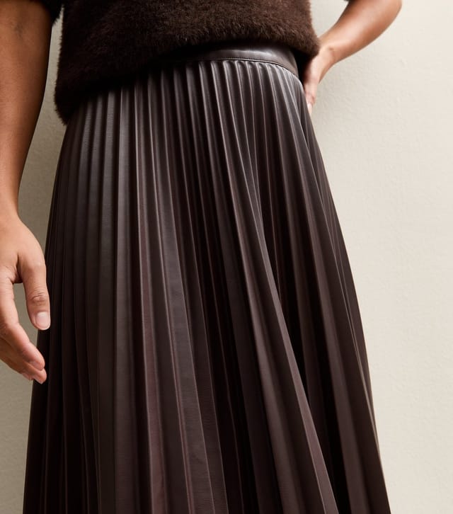 New Look Women's Petite Dark Brown Faux Leather Pleated Midi Skirt New Look - 2