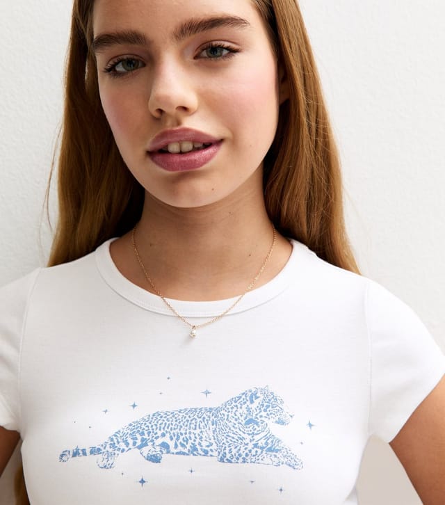 New Look Girls' White Leopard Print Cap Sleeve Cropped T-Shirt New Look - 2