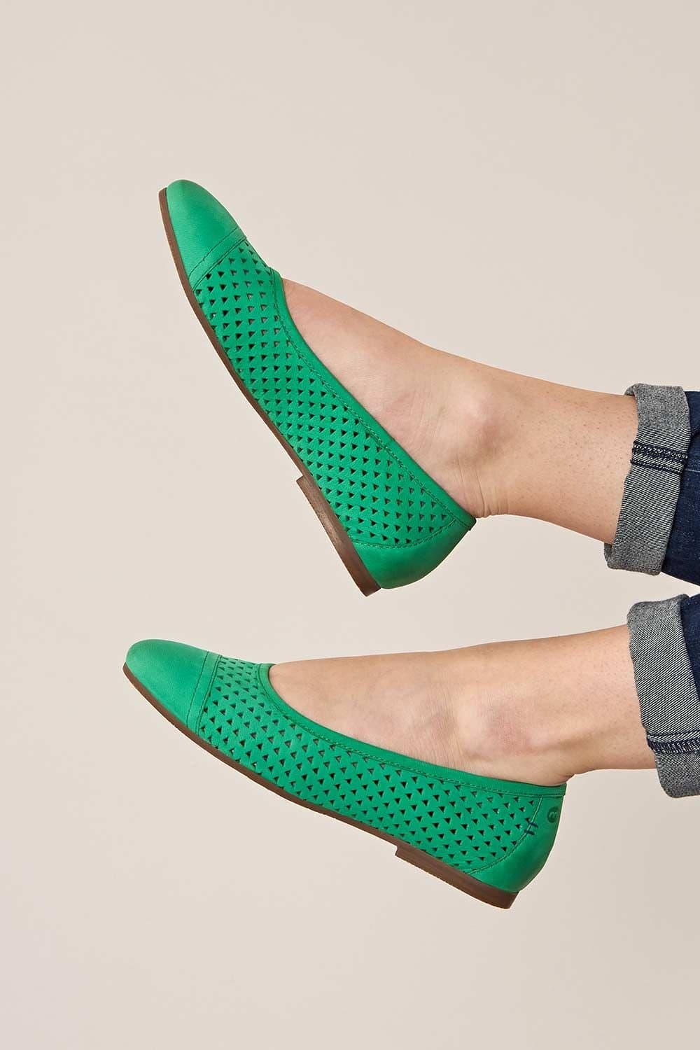 Moshulu Moshulu Women's 'Vinaigrette 2' Nubuck Ballet Pumps in Emerald