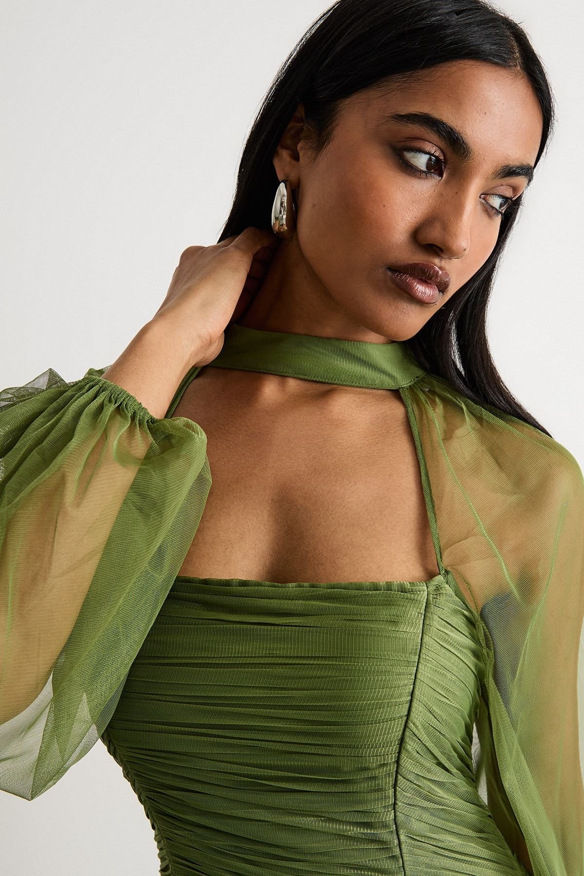 Warehouse Warehouse Women's Bow Detail Gathered Tulle Maxi Dress with Open Neck in Green - 4