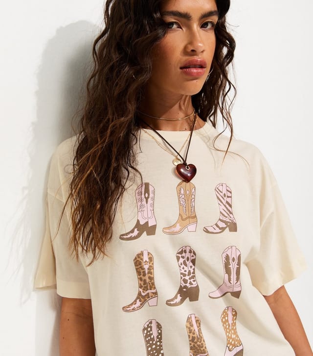 New Look Women's Off White Cotton Cowboy Boot Oversized T-Shirt New Look - 2