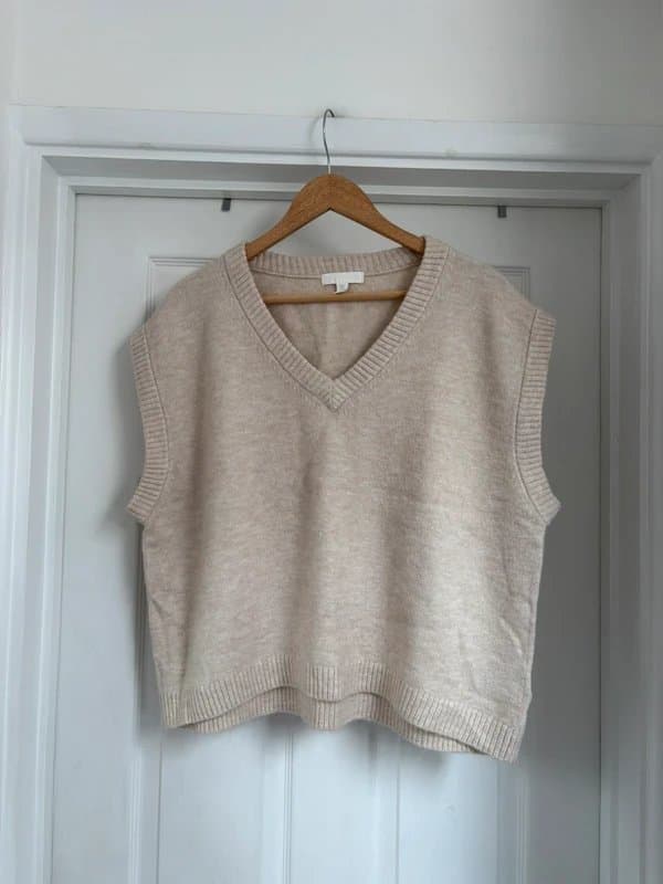 H&M Adorable Women’s H&M Beige Oversized Knit Sweater Vest Tank Top Waistcoat size M 12-14