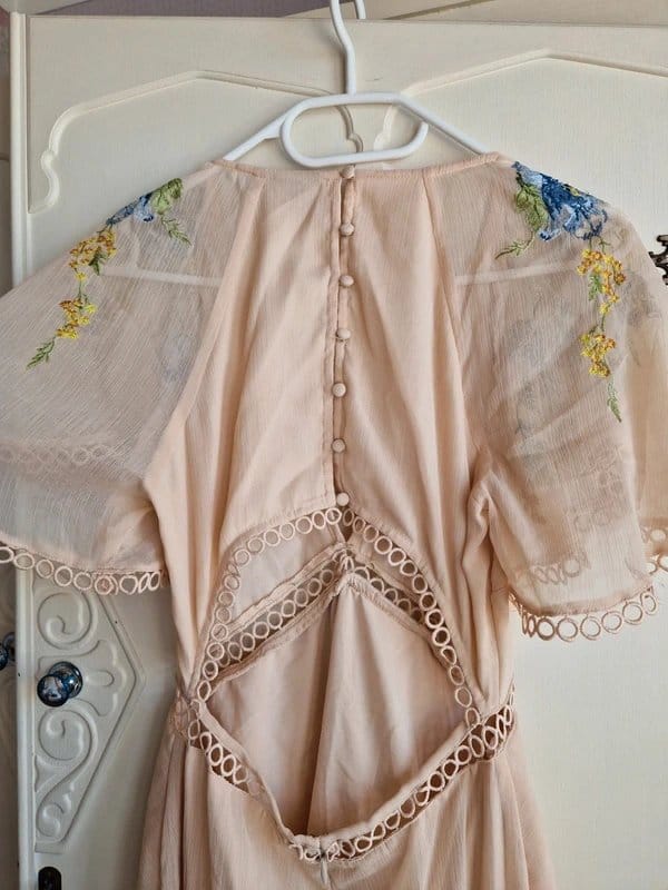 ASOS ASOS peach chiffon,fishtail flower detail, wedding guest dress. Size 8 - 1