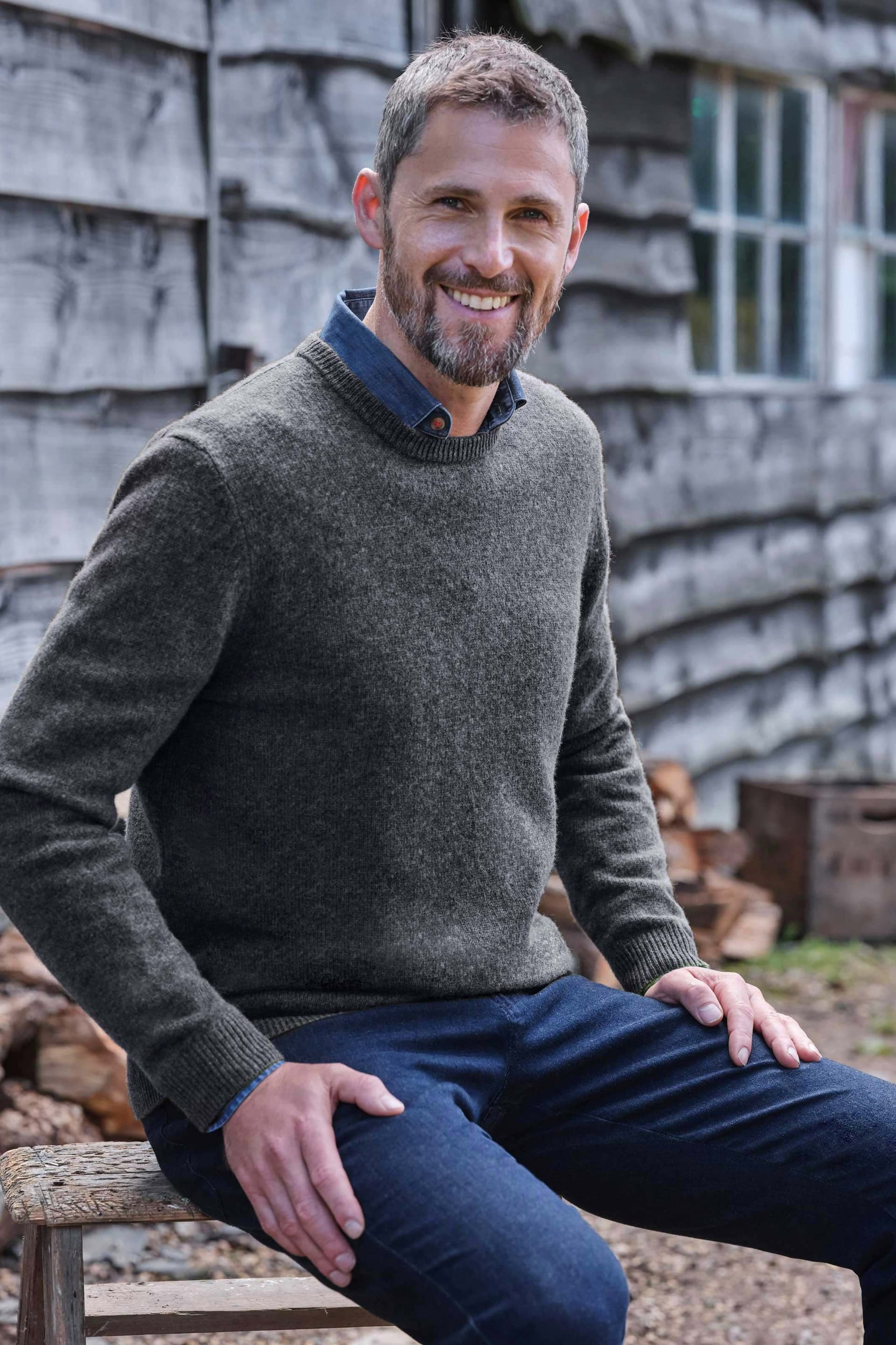 WoolOvers WoolOvers Men's Dark Grey Lambswool Crew Jumper