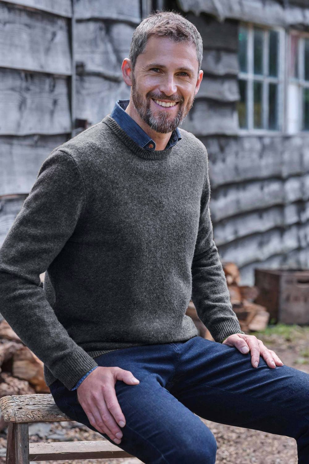 WoolOvers WoolOvers Men's Lambswool Classic Crew Jumper in Dark Grey - 4