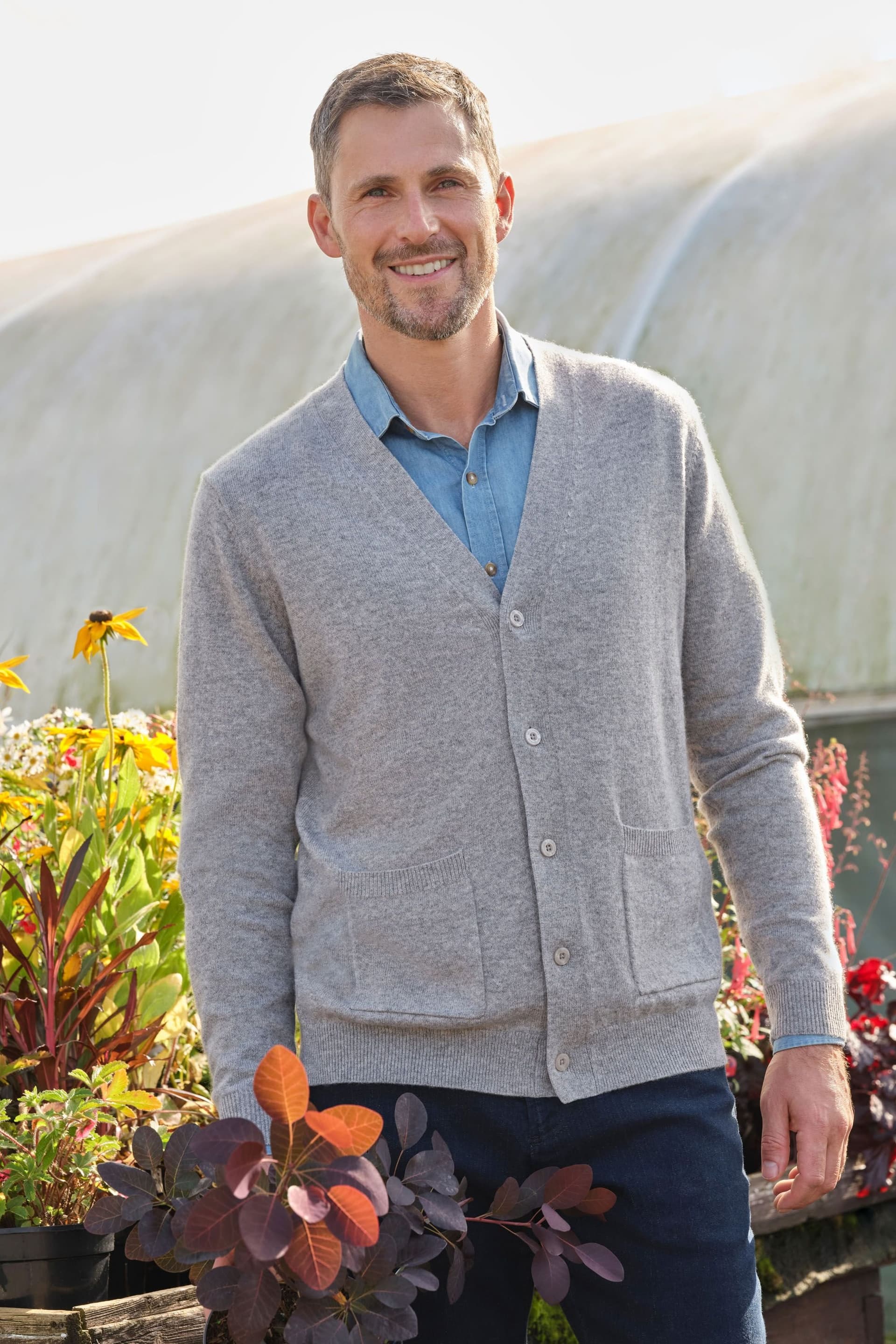 WoolOvers WoolOvers Men's Cashmere & Merino V Neck Cardigan in Grey