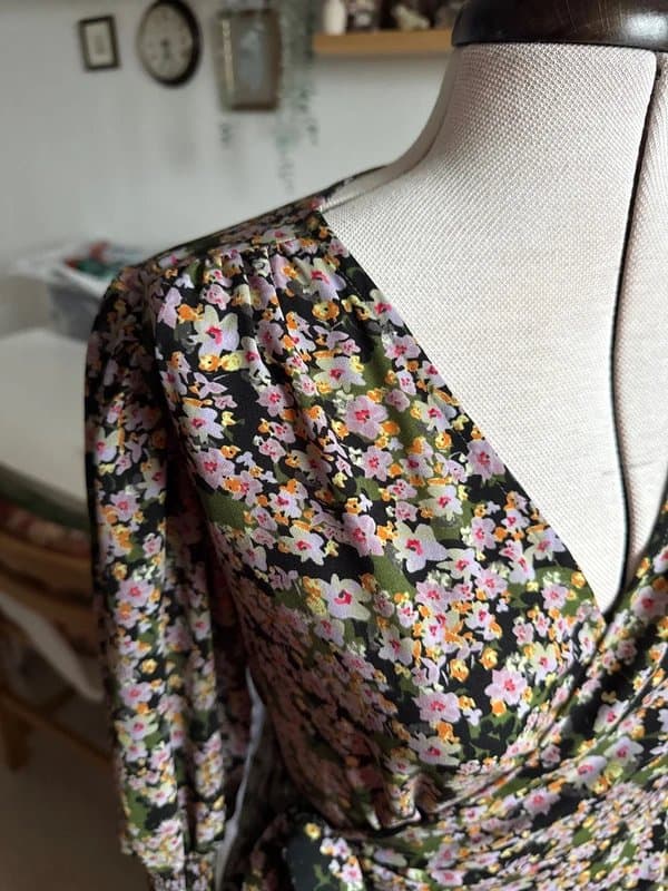 Never Fully Dressed Neverfullydressed NFD floral wrap midi dress size 8