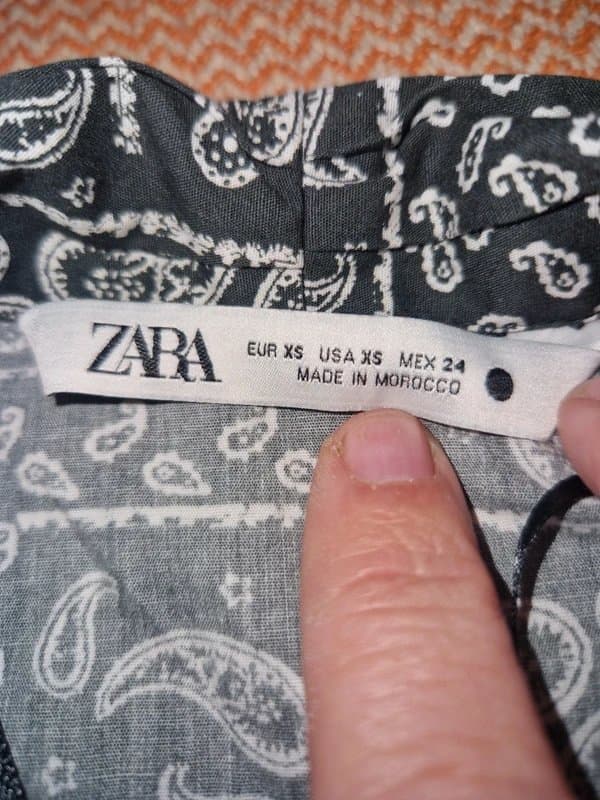 Zara Size xs zara black and white crop blouse