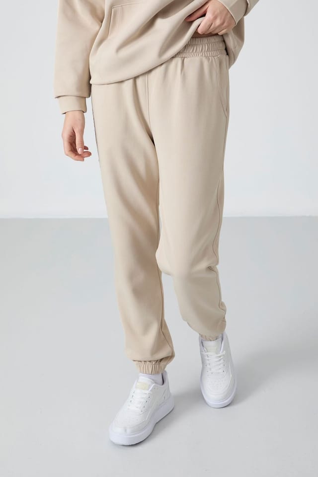 Tommy Life Tommy Life Women's Oversized Hooded Sweatshirt & Pants Set in Beige - 3