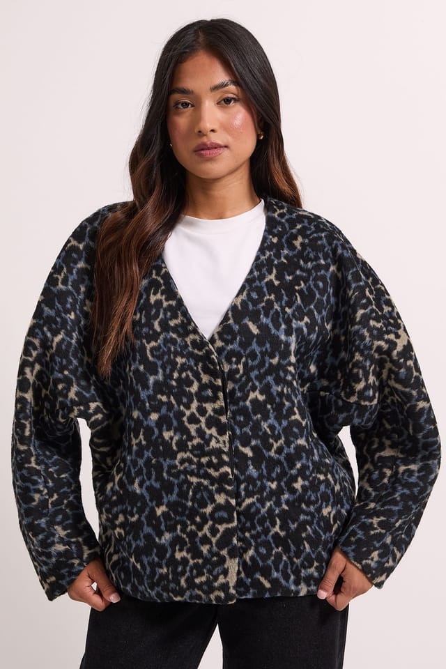 Dorothy Perkins Dorothy Perkins Women's Petite Short Collarless Animal Print Coat in Blue - 2
