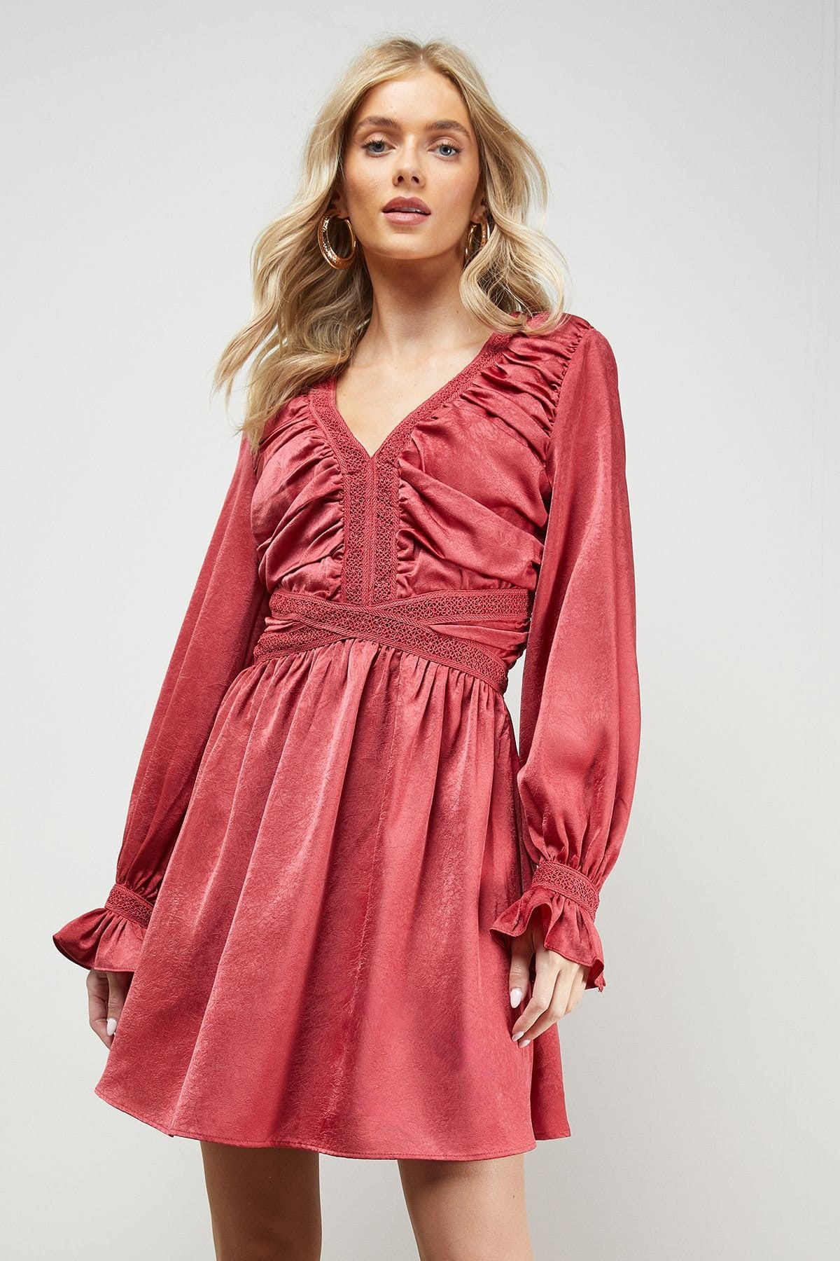 Oasis Oasis Women's Lace Trim Gathered V Neck Mini Dress in Rose - 4