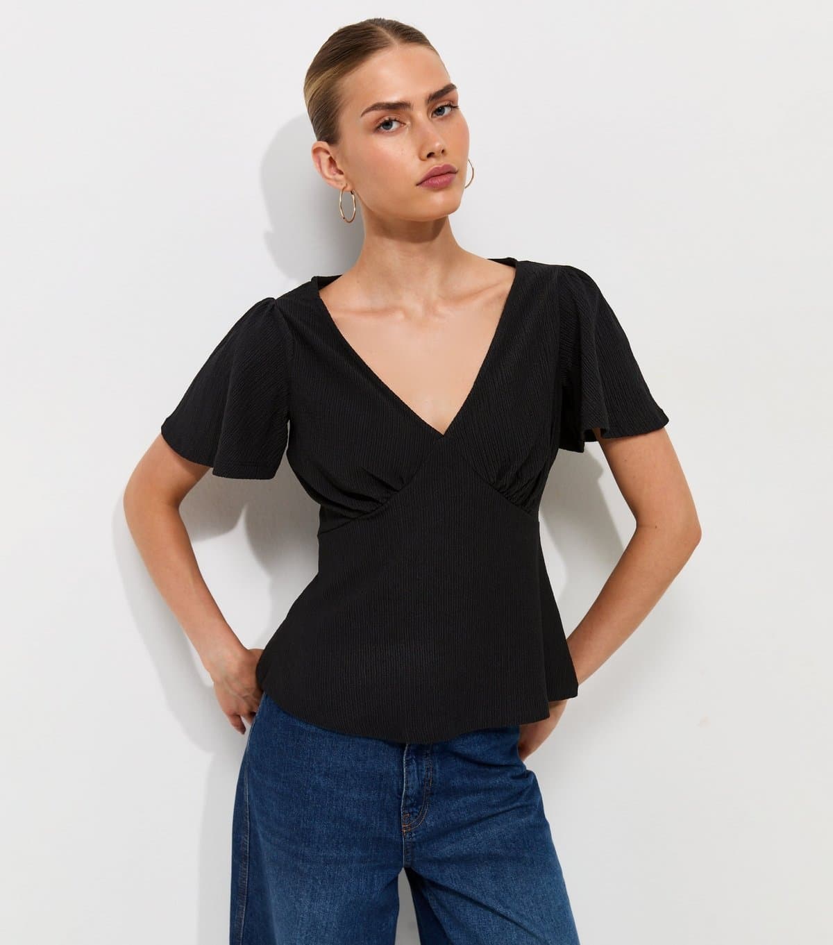 New Look Women's Black Crinkled Flutter Sleeve V-Neck Tea Top New Look