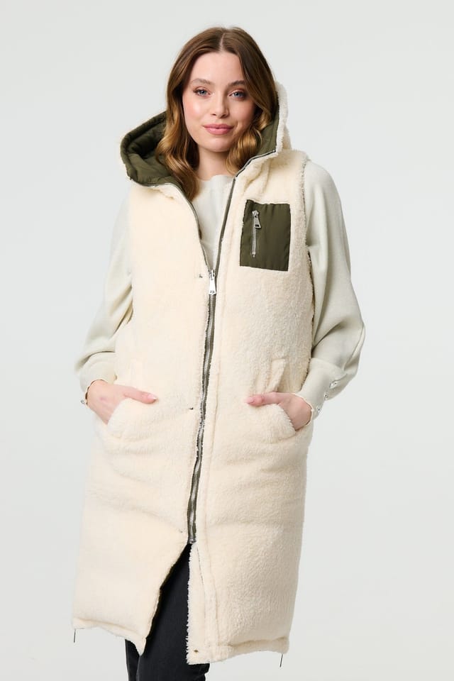 Izabel London Izabel London Women's Reversible Faux Fur Padded Hooded Gilet in Green - 2