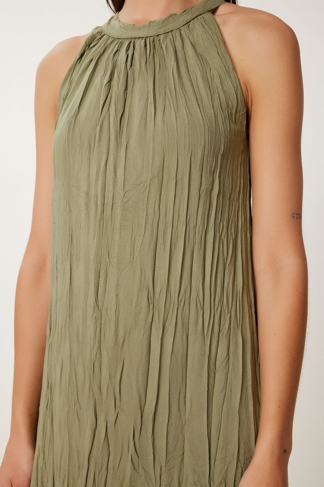 Happiness Istanbul Happiness Istanbul Women's Textured Midi Dress with Halter Collar in Khaki - 4
