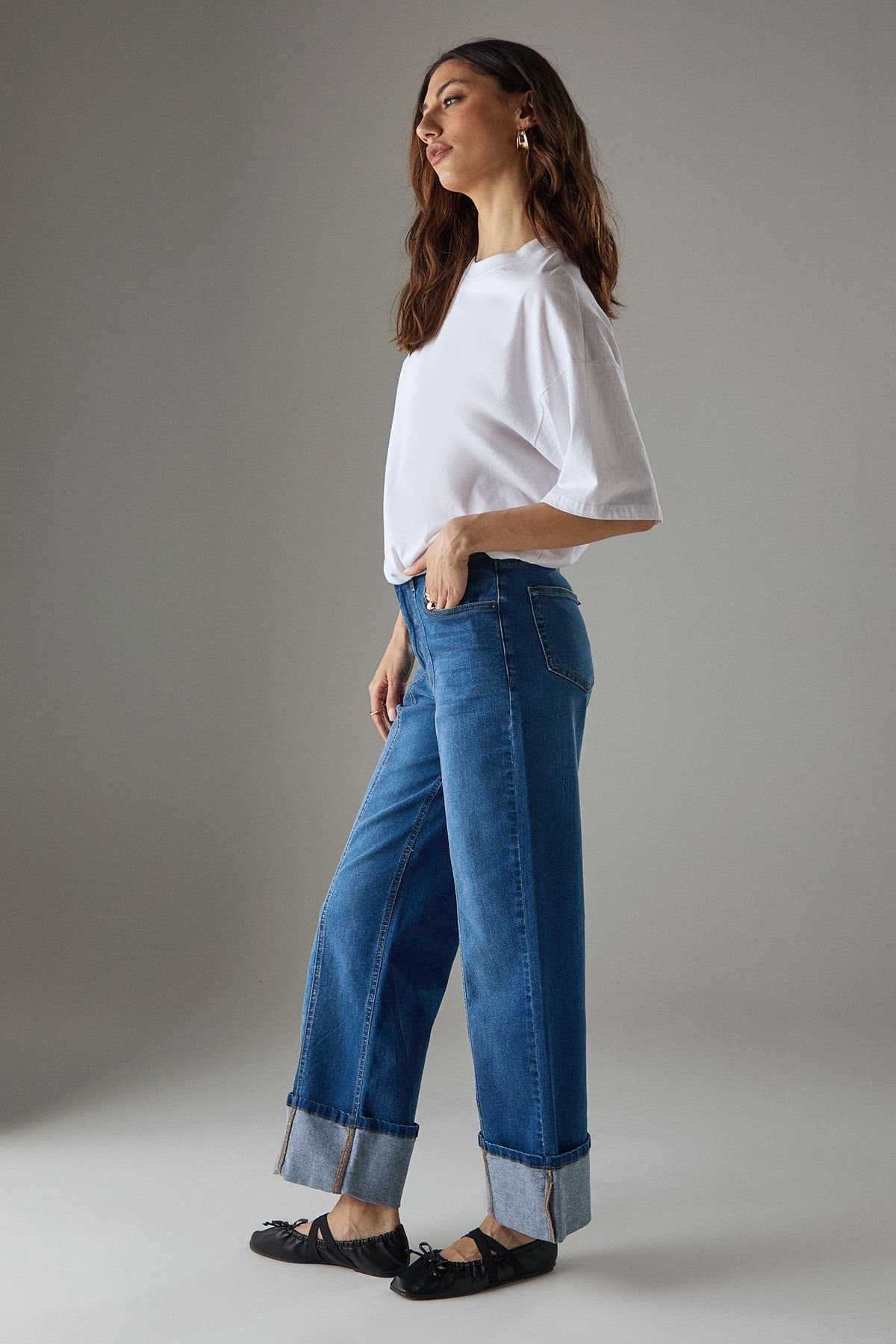 Warehouse Warehouse Women's Seam Detail Wide Leg Turn Up Denim Jean in Mid Blue
