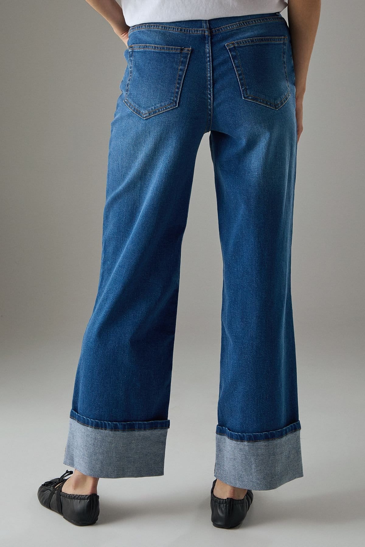 Warehouse Warehouse Women's Seam Detail Wide Leg Turn Up Denim Jean in Mid Blue - 4