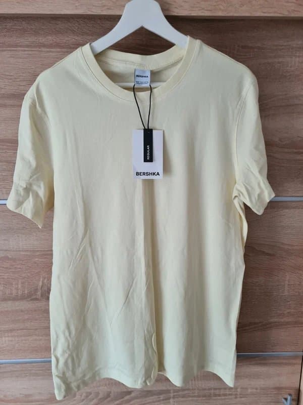 Bershka Bershka regular fit t-shirt in yellow M size 💛