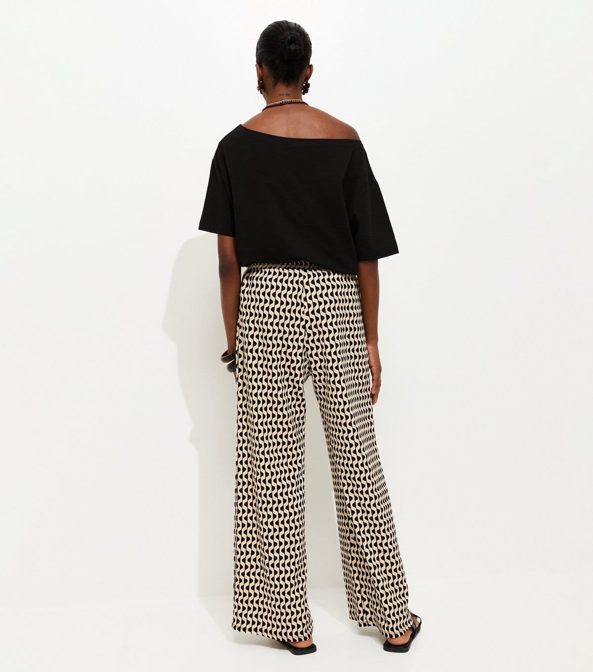 New Look Women's Black Geometric Crinkle Wide Leg Trousers New Look - 4