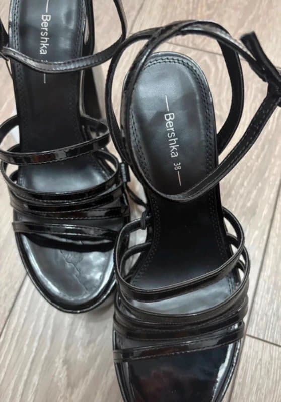 Bershka Bershka strap up heeled sandal in Black / Size UK 5 / EU 38
