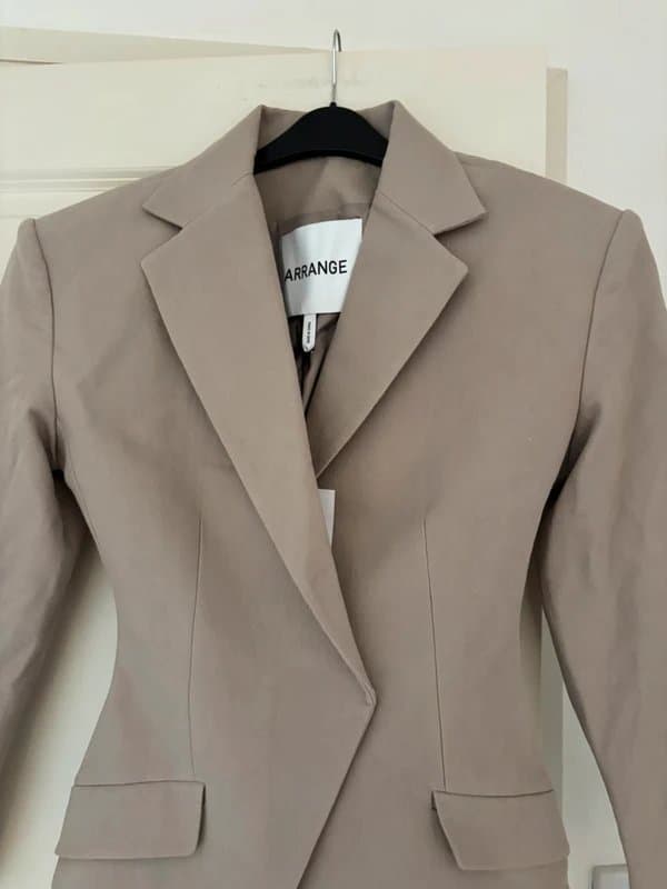 ASOS Design Asos Arrange tailored cinches blazer in taupe