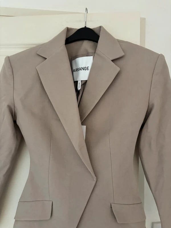 ASOS Design Asos Arrange tailored cinches blazer in taupe - 1