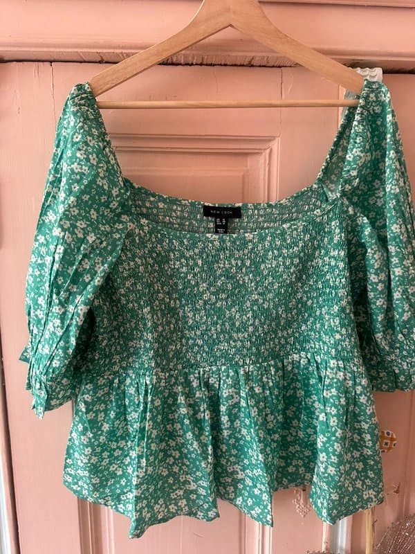 New Look green ditsy new look top l 18