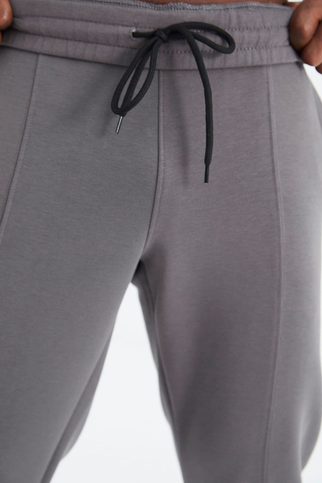 Tommy Life Tommy Life Men's Regular-Fit 3-Thread Fleece Sweatpants in Charcoal - 4